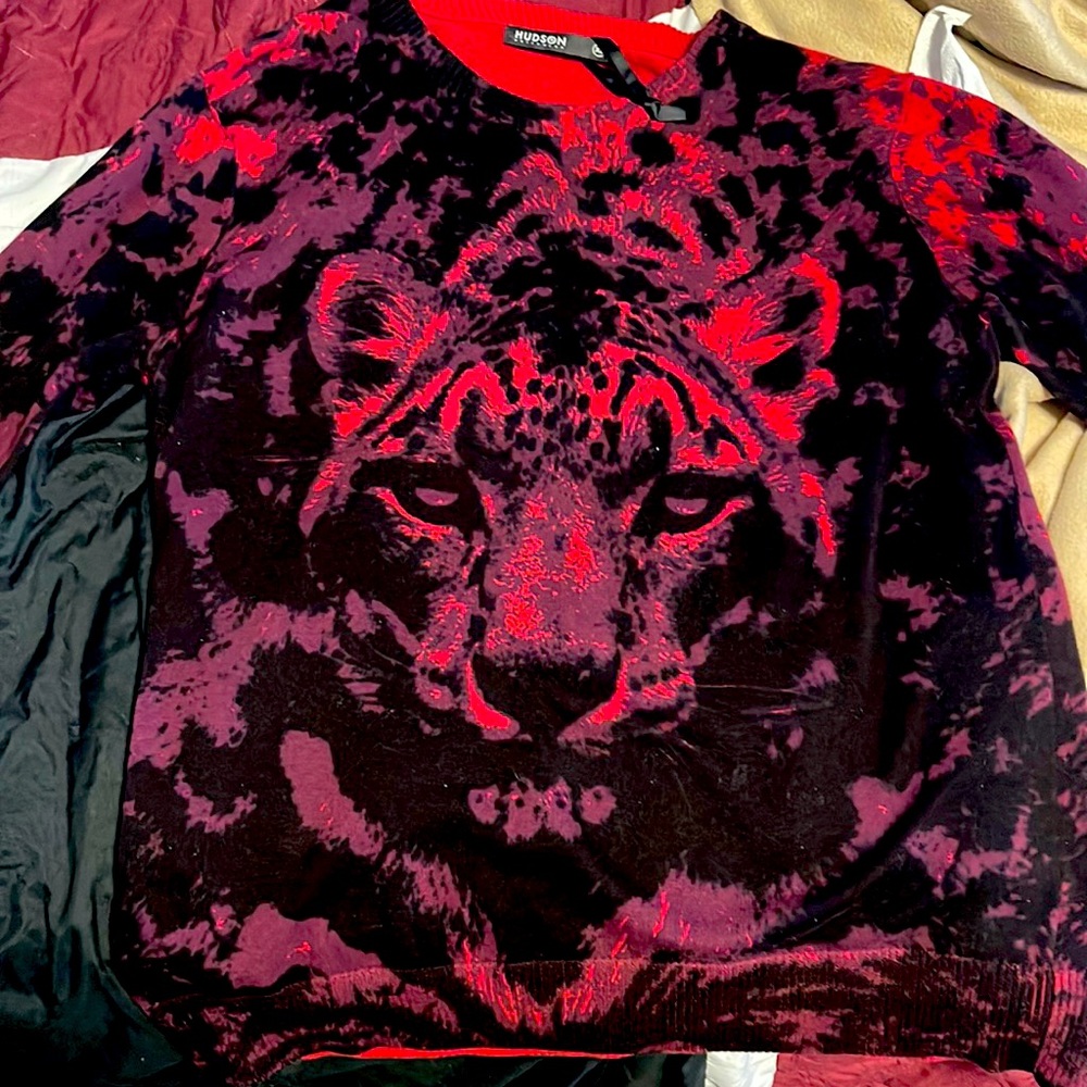 Hudson predator sweater XL Great Condition